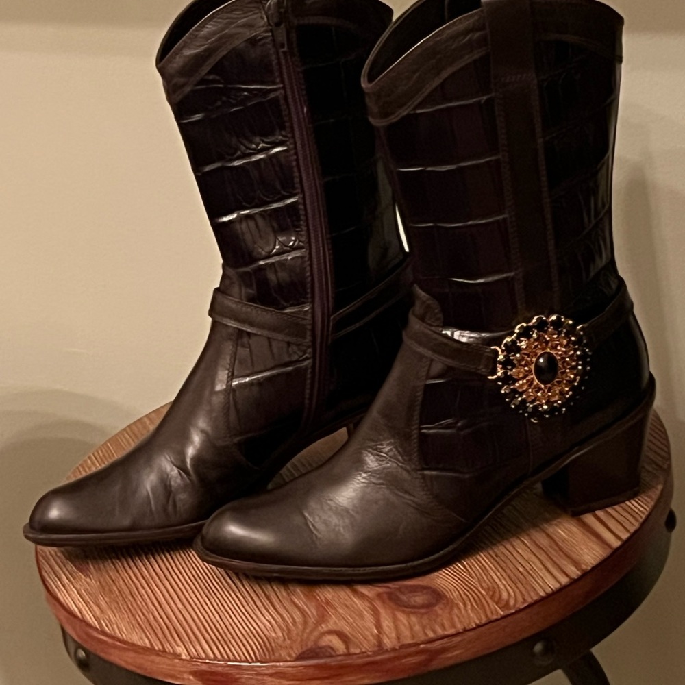 Stuart Weitzman brown and black crocodile cowboy boots with gems / size 8